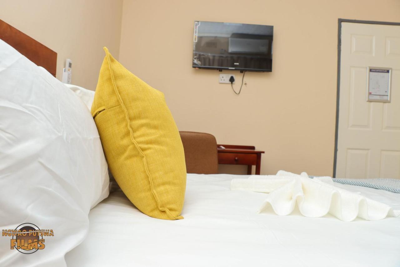 The Hill Bed And Breakfast Francistown Eksteriør bilde